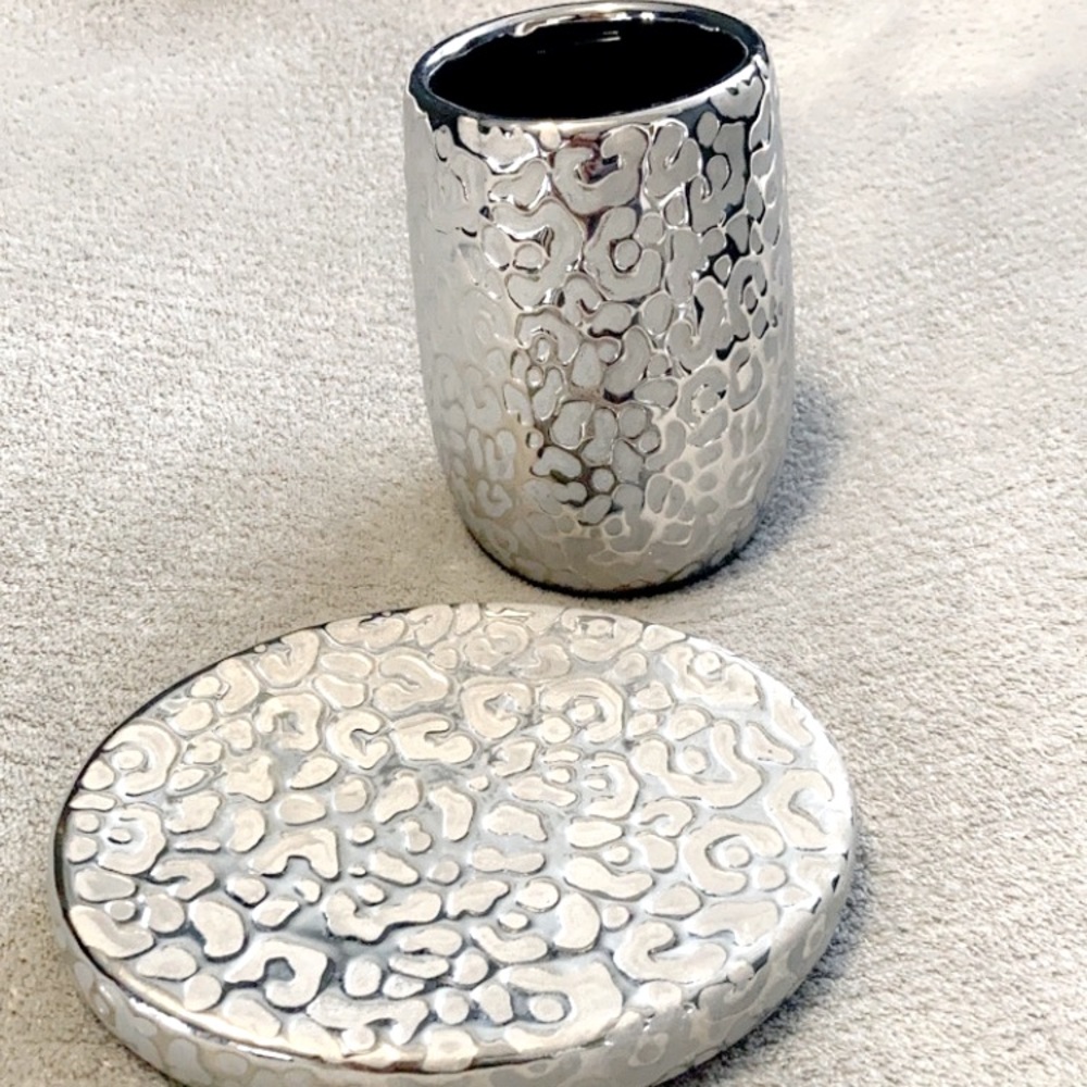 Set of 2 Bebe luxury-bathroom accessories. NWT